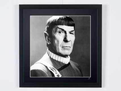 Star Trek TV Series - Leonard Nimoy As Mr. Spock | Star Trek TV Series - Leonard Nimoy as Mr. Spock - Wooden Framed 50X50 cm - Limited Edition Nr 04 of 30 - Serial ID 30319-2 - Original Certificate (COA), Hologram Logo Editor and QR Code | Catawiki