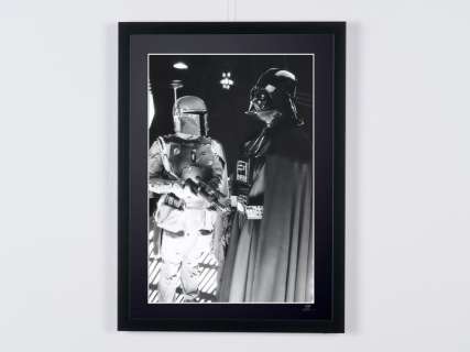 Darth Vader & Boba Fett on Set, Star Wars | Star Wars, Darth Vader & Boba Fett on set - Fine Art Photography - Luxury Wooden Framed 70X50 cm - Limited Edition Nr 02 of 30 - Serial ID 20084 - - Original Certificate (COA), Hologram Logo Editor and QR Code | Catawiki