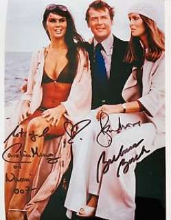 James Bond 007: the Spy Who Loved Me | James Bond 007: The Spy Who Loved Me - Triple signed by Roger Moore, Barbara Bach & Caroline Munro - with COA | Catawiki