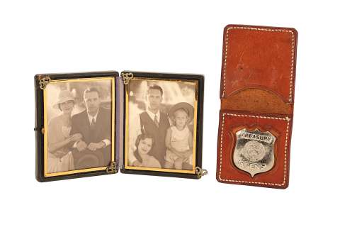 THE UNTOUCHABLES (1987) - Lot 1076 - Eliot Ness‘ (Kevin Costner) Treasury Agent Shield and Family Photos