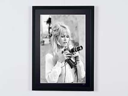 Brigitte Bardot - "Viva Maria”, Texcoco, Mexico, 1965 | Brigitte Bardot - "Viva Maria”, Texcoco, Mexico, 1965 - Fine Art Photography - Luxury Wooden Framed 70X50 cm - Limited Edition Nr 02 of 35 - Serial ID 20116 - Original Certificate (COA), Hologram Logo Editor and QR Code | Catawiki