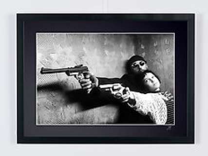 Leon (The Professional) 1994 - Jean Reno « Leon » & Natalie Portman «Mathilda » | Leon (The Professional) 1994 - Jean Reno « Leon » & Natalie Portman «Mathilda » - Fine Art Photography - Luxury Wooden Framed 70X50 cm - Limited Edition Nr 01 of 30 - Serial ID 17089 - Original Certificate (COA), Hologram Logo Editor and QR Code | Catawiki