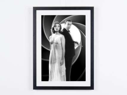 James Bond 007: From Russia with Love, Sean Connery as "James Bond " & Daniela Bianchi - Fine Art Photography - Luxury Wooden Framed 70X50 cm - Limited Edition Nr 02 of 30 - Serial ID 16714 - Original Certificate (COA), Hologram Logo Editor and QR… | Catawiki