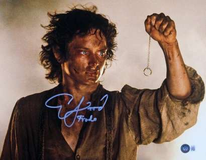 The Lord of The Rings - Elijah Wood "Frodo" - Signed 28x35 cm Photo with Beckett COA | Catawiki