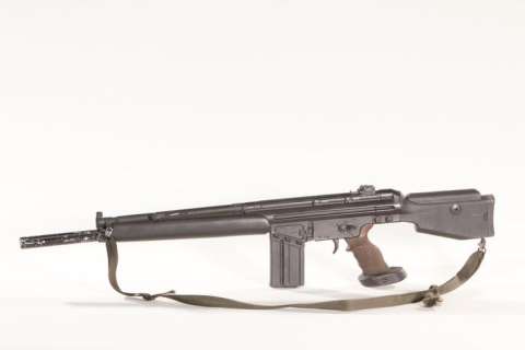 SPACE ABOVE AND BEYOND Sub Machine Gun (Reproduction) | Super Auctions