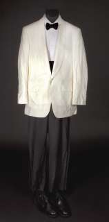 Lot 985 - Billy Crudup “Stephen” costume from Eat Pray Love
