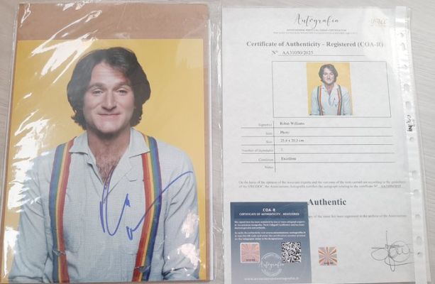 Mork & Mindy - Photo signed by Robin Williams - with COA-R No AA31050/2025 - Mork e mindy | Catawiki