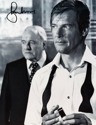 Roger Moore - James Bond The Spy Who Loved Me 1977 | Catawiki