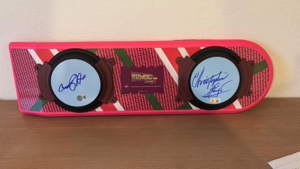 Back to the Future - Part II - Official Replica Hoverboard, signed by Michael J Fox & Christopher Lloyd - with Beckett | Catawiki