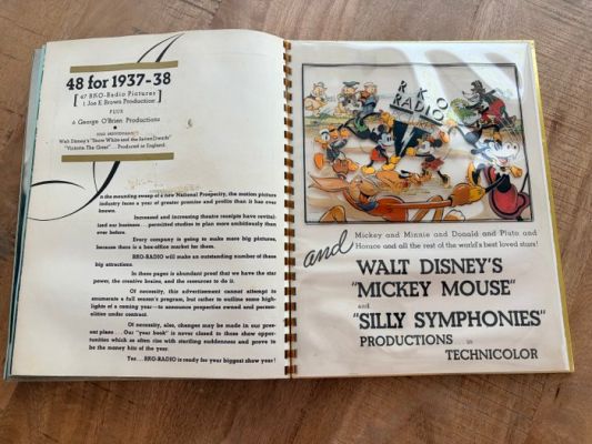 RKO Radio Pictures - Zeldzaam RKO Radio Pictures ’Exhibitor Campaign Book’ 1937-1938 – Met Originele Disney Celluloid - 1 Album - First edition - 1937/1938 | Catawiki