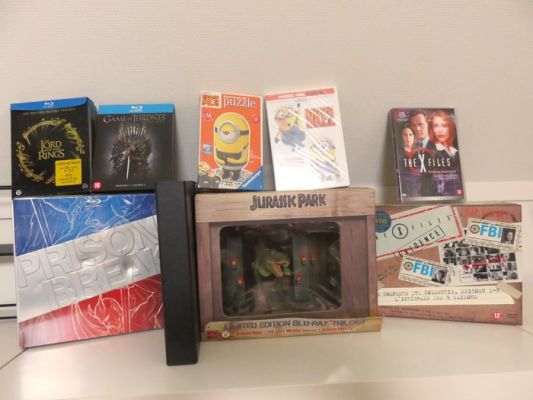 Collectie - oa. Jurassic ParkTrilogy figurine T-rex, X-Files, Prison Break complete