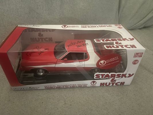 Starsky & Hutch - Model Car (1:18) , signed by David Soul & Paul Michael Glaser - Celebrity Authentics | Catawiki