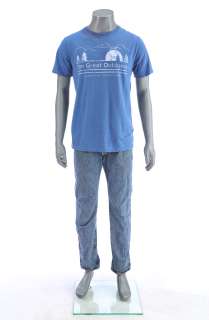 10 CLOVERFIELD LANE - Emmett‘s Distressed Blue T-shirt and Jeans