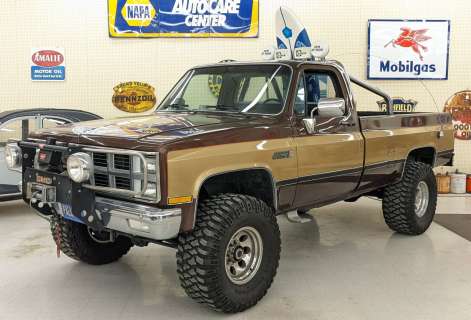 Lot 1202 - Fall Guy Movie 1981 GMC K2500 Sierra Grande Pick Up Truck