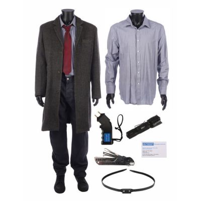 LUTHER (T.V. SERIES 2010-2019) - Lot #822 : DCI John Luther‘s (Idris Elba) Costume and Accessories