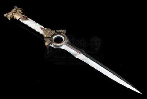 Warcraft - Lot 278 - Garona‘s (Paula Patton) Dagger