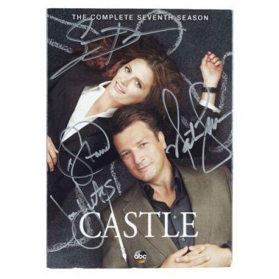 CASTLE (T.V. SERIES, 2009-2016) - Lot #2046 : Cast-Autographed Final Season DVD