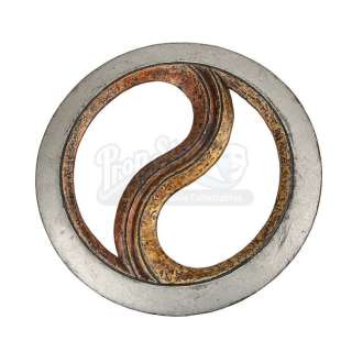 XENA: WARROR PRINCESS (TV 1995-2001) - Lot 604 - Xena‘s (Lucy Lawless) Balanced Chakram Weapon