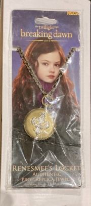 The Twilight Saga - Breaking Dawn Part 2 - Renesmee’s Locket - Prop Replica | eBay Europe (Buy It Now)