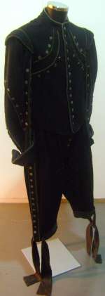 Lot 167 - Michael York from The Return Of The Musketeers, 1989