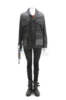Divergent (2014) - Lot 60 - Beatrice "Tris" Prior‘s Erudite Mutiny Costume with Gun