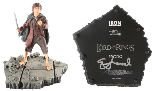 Elijah Wood as Frodo Baggins in The Lord of the Rings Signed Iron Studios Art Scale 1/10 Collectible Statue | SWAU