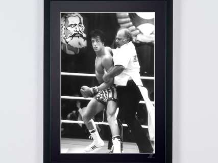 Rocky IV (1985) - Sylvester Stallone As " Rocky Balboa" | Rocky IV (1985) - Sylvester Stallone as " Rocky Balboa" - Fine Art Photography - Luxury Wooden Framed 70X50 cm - Limited Edition 02 of 30 - Serial ID 20544 - - Original Certificate (COA), Hologram Logo Editor and QR Code | Catawiki