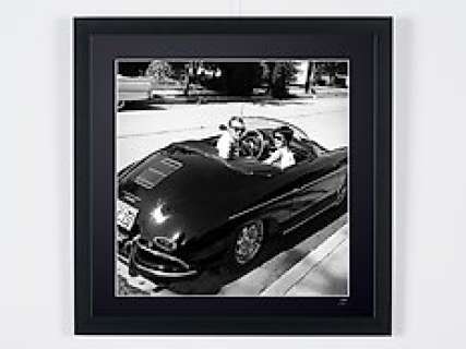 Steve McQueen & Neile Adams - 1961 - Porsche 356 1600 Super Speedster | Steve McQueen & Neile Adams - 1961 - Porsche 356 1600 Super Speedster - Wooden Framed 70X50 cm - Limited Edition Nr 02 of 30 - Serial ID 30337 - Original Certificate (COA), Hologram Logo Editor and QR Code | Catawiki
