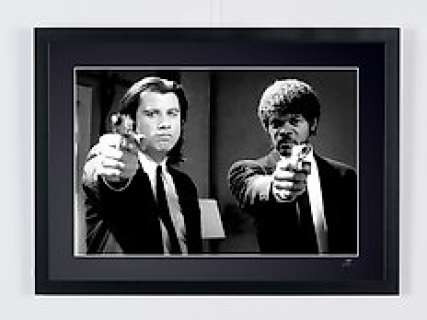 Pulp Fiction (1994) - John Travolta As "Vincent Vega » And Samuel L. Jackson As « Jules Winnfield » | Pulp Fiction (1994) - John Travolta as "Vincent Vega » and Samuel L. Jackson as « Jules Winnfield » - Photography, Luxury Wooden Framed 70X50 cm - Limited Edition Nr 12 of 50 - Serial ID 20029 | Catawiki