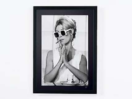 Brigitte Bardot, "The Bear And the Doll" (1970) | Brigitte Bardot, "The Bear and the Doll" (1970) - Fine Art Photography - Luxury Wooden Framed 70X50 cm - Limited Edition Nr 02 of 30 - Serial ID - Original Certificate (COA), Hologram Logo Editor and QR Code | Catawiki