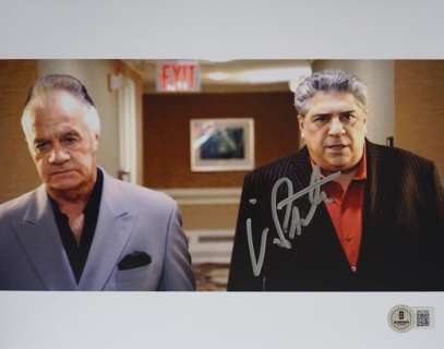 The Sopranos - Classic TV - Vincent Pastore (Big Pussy). signed with Beckett COA | Catawiki