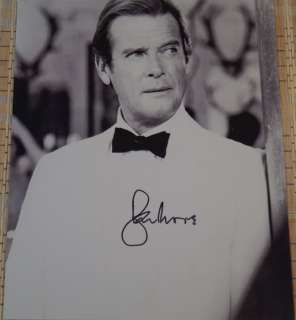 James Bond 007: A View To a Kill - Roger Moore (+) as 007, signed with Certified Genuine bc holographie COA | Catawiki