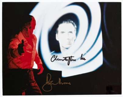 James Bond 007: The Man with the Golden Gun - Double signed by Christopher Lee and Roger Moore, with COA | Catawiki