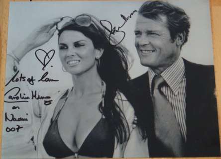 James Bond 007: The Spy Who Loved Me - Roger Moore (+) is James Bond 007 & Caroline Munro as Naomie - autopgraph, photo, signed with Certified Genuine b´bc holographic COA | Catawiki