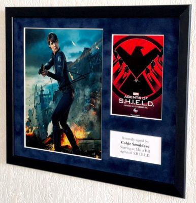 Agents of SHIELD - Cobie Smulders (Maria Hill) Framed, signed + COA & Photo signing session | Catawiki