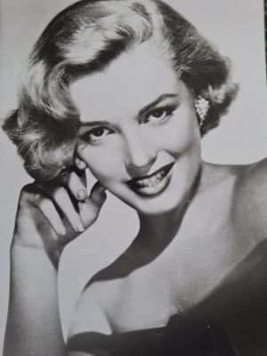 Interpress - (set of 2) Marilyn Monroe, Chérie, je me sens rajeunir (Monkey Business), 1952 | Catawiki