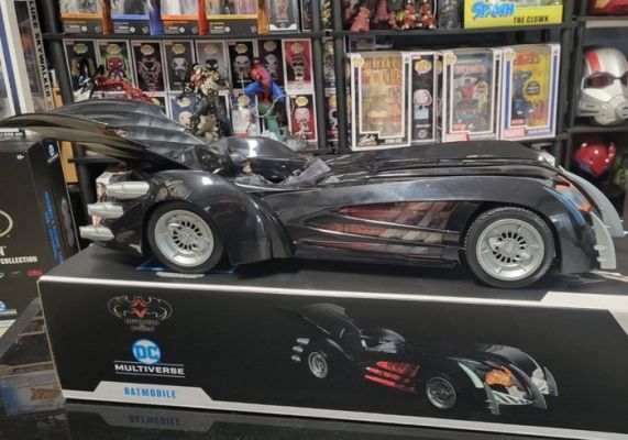 Batman & Robin - - Movie prop Special Editionm Batman & Robin Batmobile (with lights and sound) | Catawiki