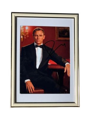 James Bond - Daniel Craig Classic Bond Pose Singed Photo - Framed - No Rp Price ! | Catawiki