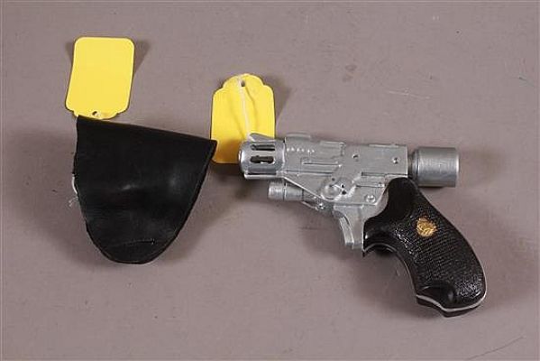 "BABYLON 5" - PPG GUN & HOLSTER | Apple Tree Auction Center