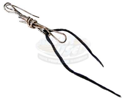 Lot 213 - Lost Boys, The - David‘s Earring (Kiefer Sutherland)