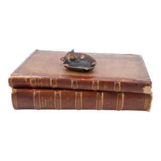 BLADE RUNNER 2049 (2017) - Lot #100 : Mister Cotton‘s (Lennie James) Horse-Head Ashtray and Two Ledger Books