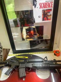 Scarface posters and Colt AR-15 prop model w/grenade launcher | misc / divers