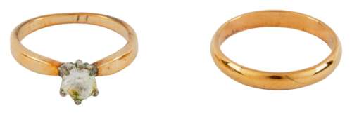 Lot 746 - PULP FICTION: UMA THURMAN "MIA WALLACE" WEDDING RINGS (WITH DVD)