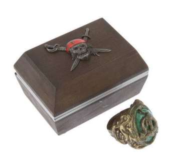 JOHNNY DEPP "PIRATES OF THE CARIBBEAN" SCREEN WORN RING | Julien’s