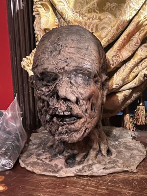 Zombie Head Movie Prop | misc / divers