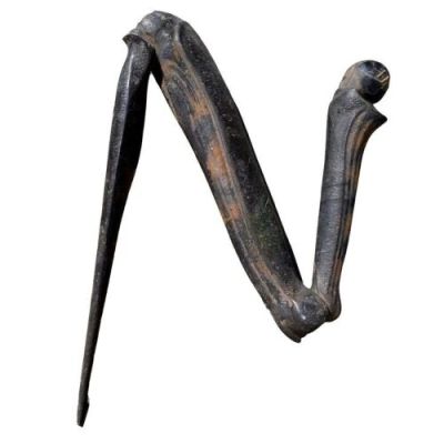 Starship Troopers (1997) | Lot 577 : Full-Size Battle-Damaged Arachnid Warrior Back Leg | Propstore