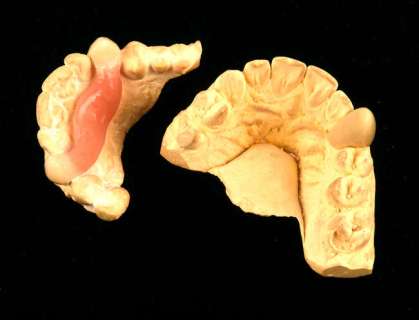 Vampira (1974) David Niven, Set of Fangs - | Ewbank’s