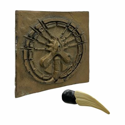 Lot 180: Alien vs Predator (2004) Production Used Miniature Temple Tile & Predator Claw | VIP Fan Auctions