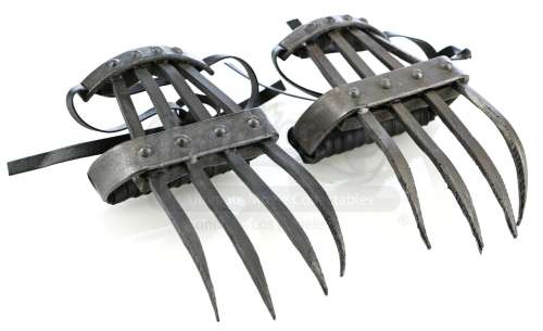 Marvel‘s Iron Fist - Lot 767 - Claire Temple‘s Padded Panteras