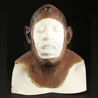 MEN IN BLACK II (2002) - Lot 439 - Third Eye Guy (Kevin Grevioux) Cowl Appliance